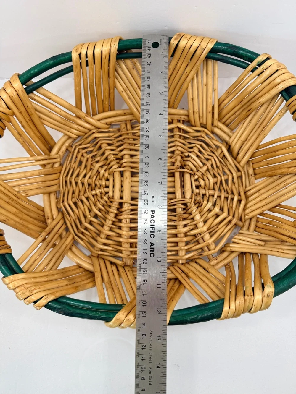 VTG Sunburst Wicker Centerpiece - Large 17